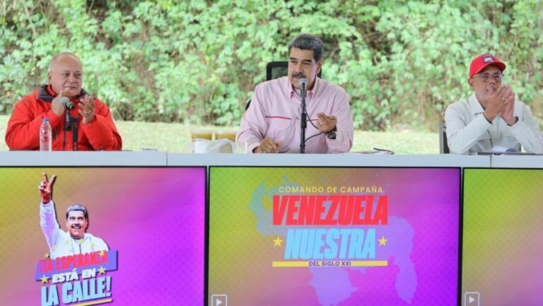 Maduro denuncia que derecha contrató sicarios para hacerle daño